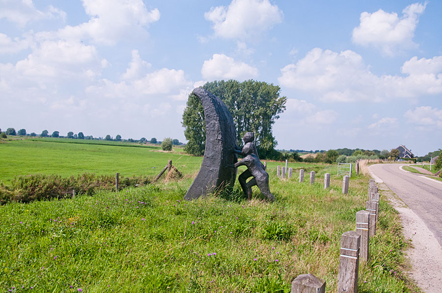 Oijense-Benedendijk-kunstwerk-140716-375